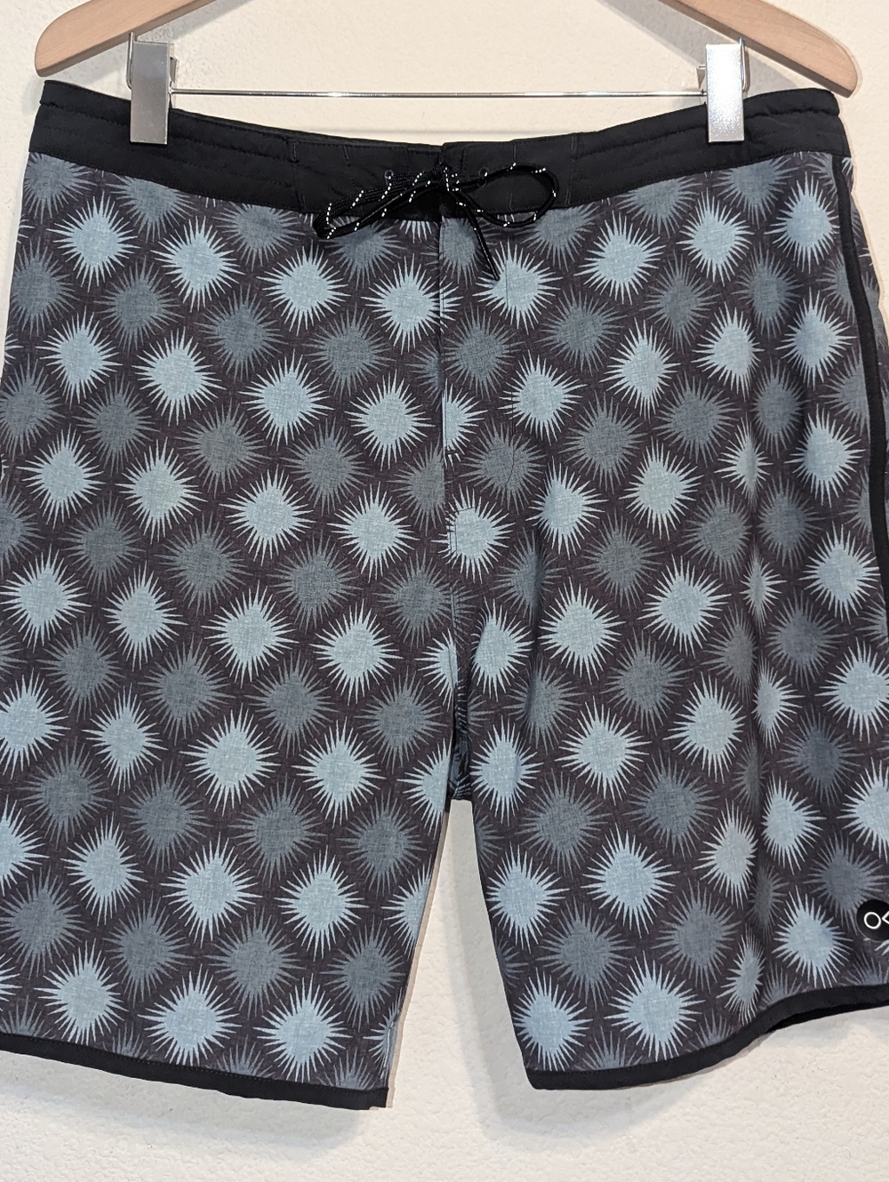 Outerknown Men's Board Shorts Apex Trunk Boardshorts Size 34 back pocket.